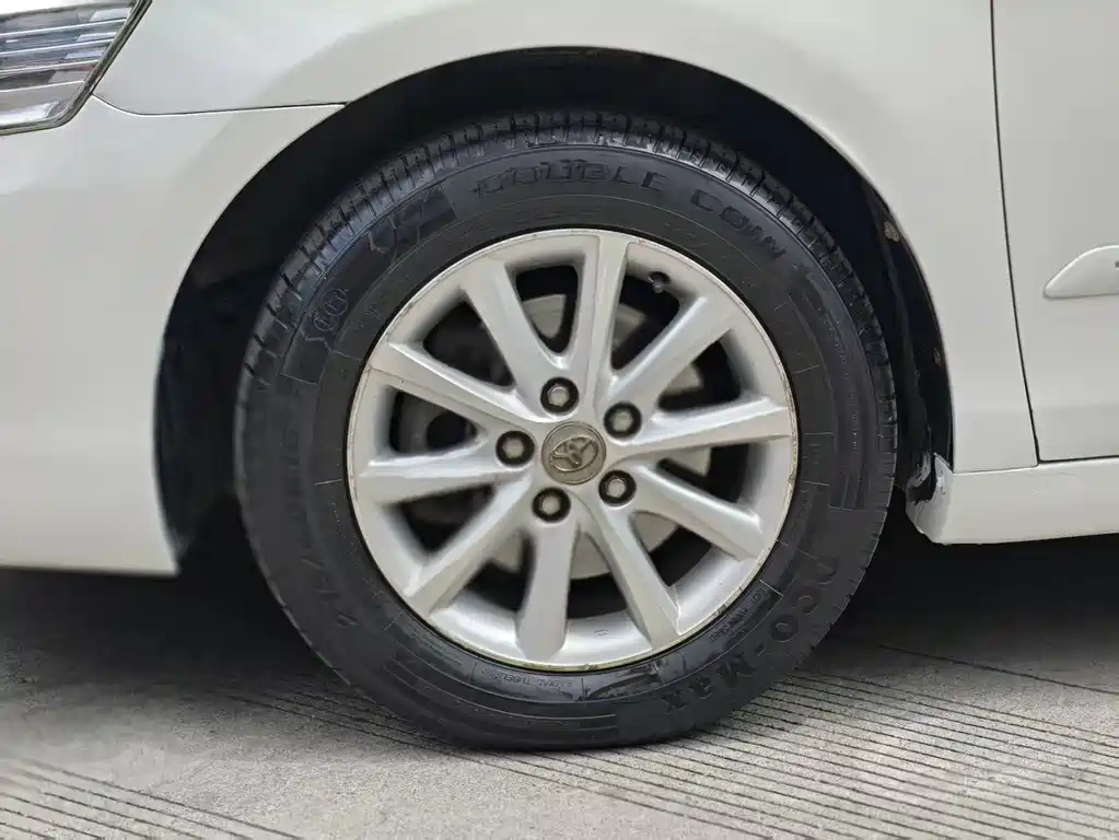 Toyota Camry 2014 — фото 18