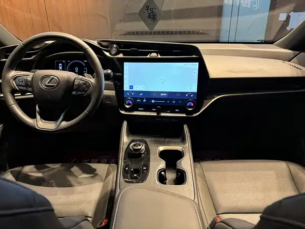 Lexus RZ 2023