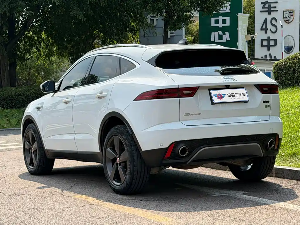 Jaguar E-PACE 2024 — фото 4