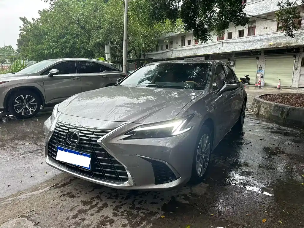 Lexus ES 2026