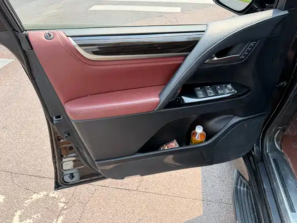 Lexus LX 2018