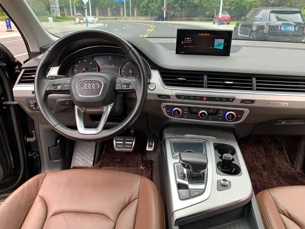 Audi Q7 2018 — фото 11