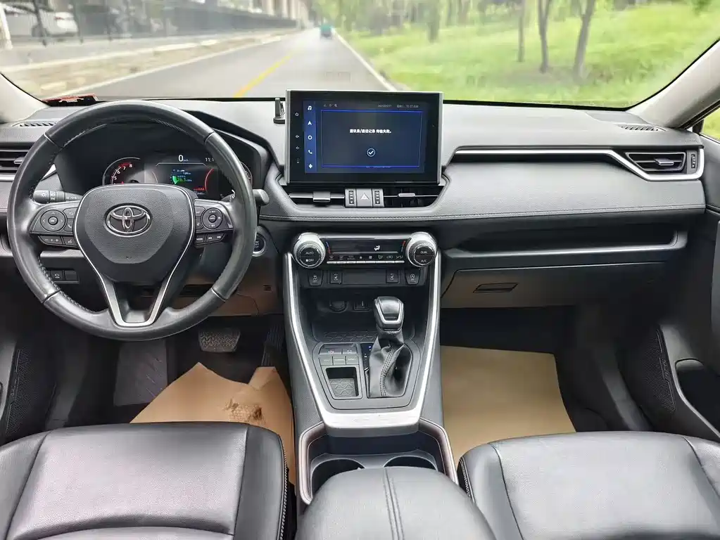 Toyota RAV4 2023 — фото 10