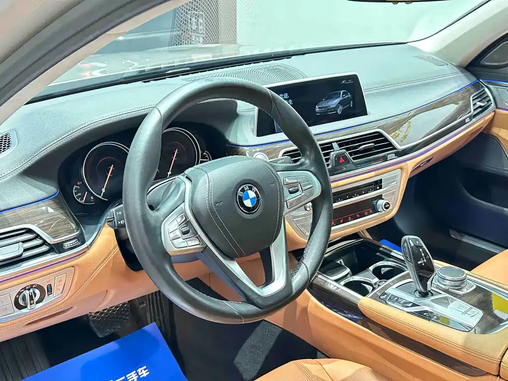 BMW 7 Series 2016 — фото 11