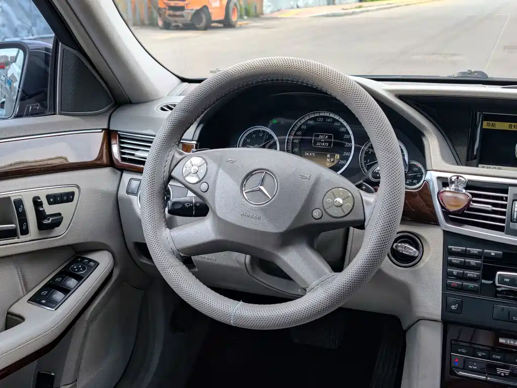 Mercedes-Benz E-Class 2012 — фото 34