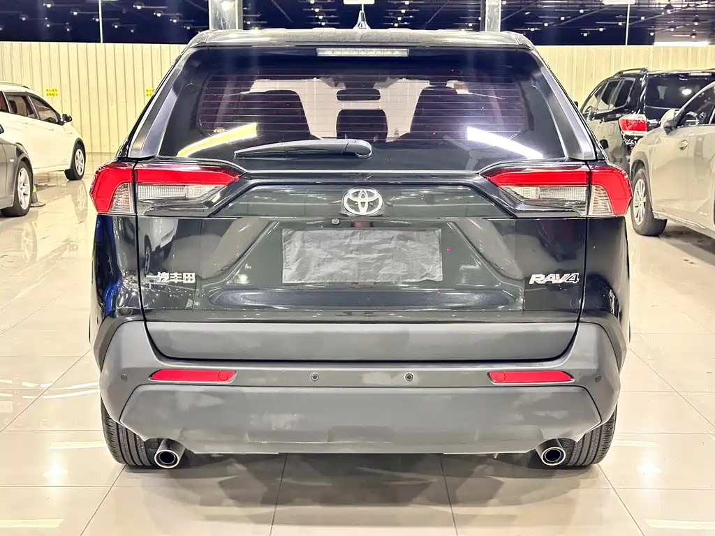Toyota RAV4 2021 — фото 10