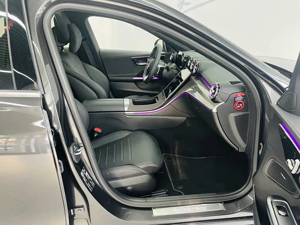 Mercedes-Benz C-Class 2025 — фото 14