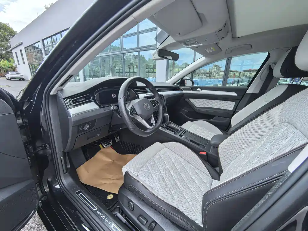 Volkswagen Magotan 2025