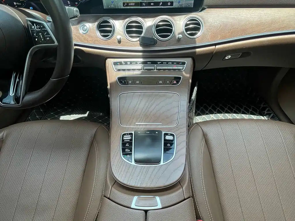 Mercedes-Benz E-Class 2021 — фото 14