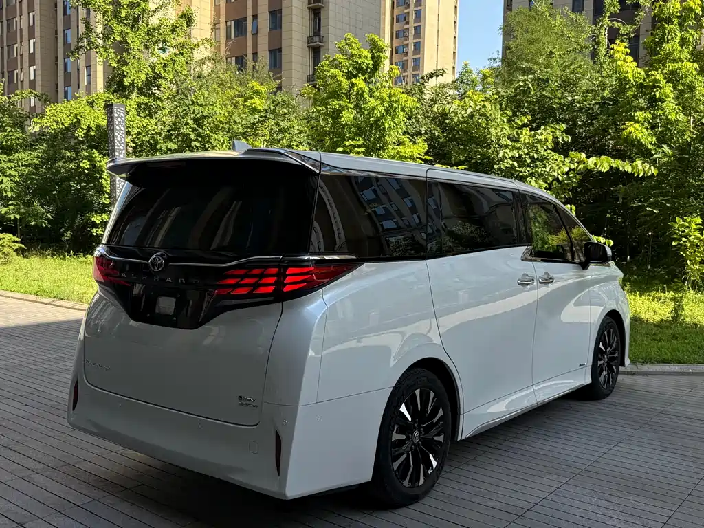 Toyota Alphard 2024 — фото 7