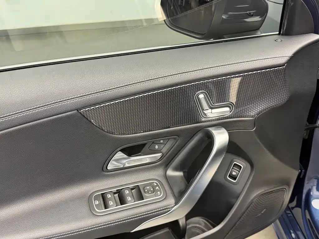 Mercedes-Benz A-Class 2019 — фото 12