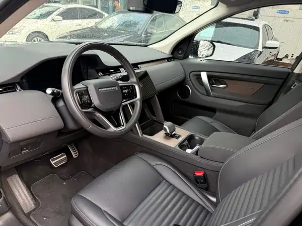 Land Rover Discovery Sport 2024