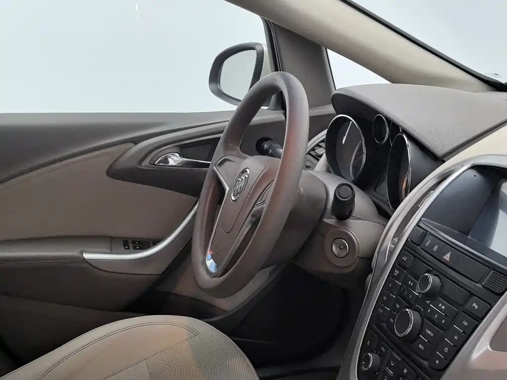 Buick Excelle 2015 — фото 22
