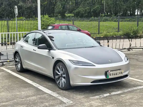 Tesla Model 3 2024