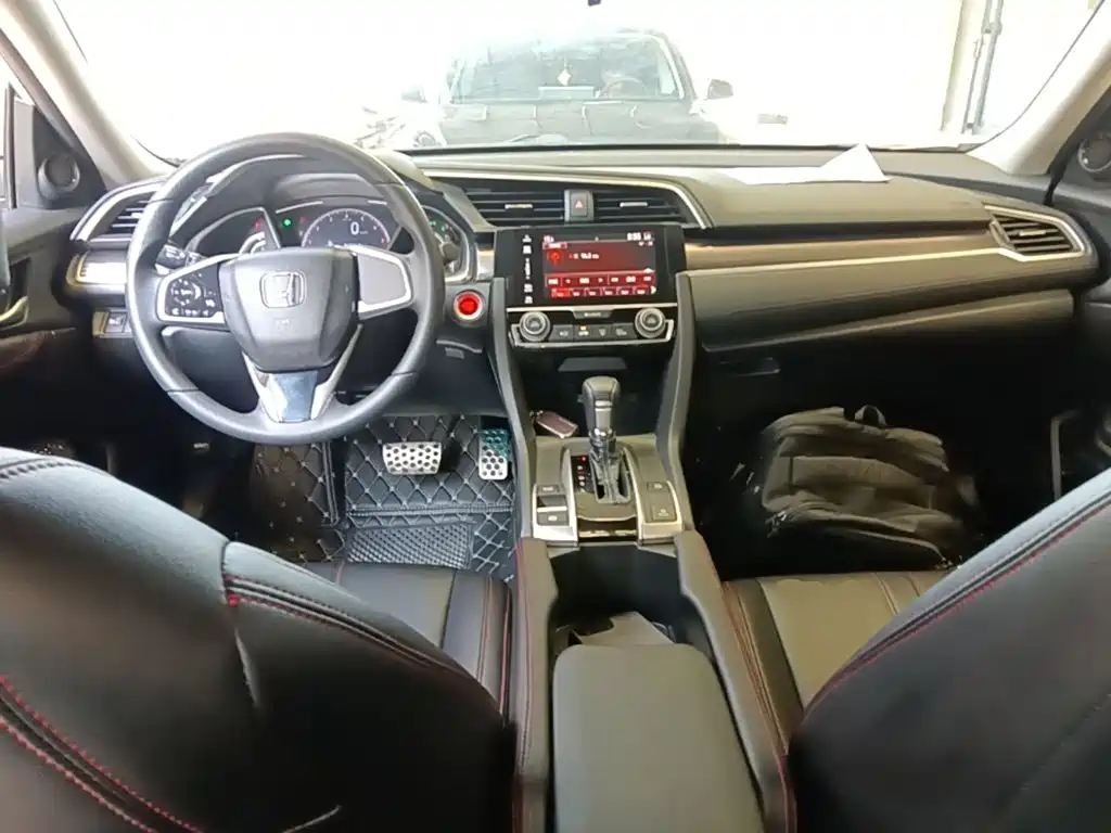 Honda Civic 2019 — фото 10