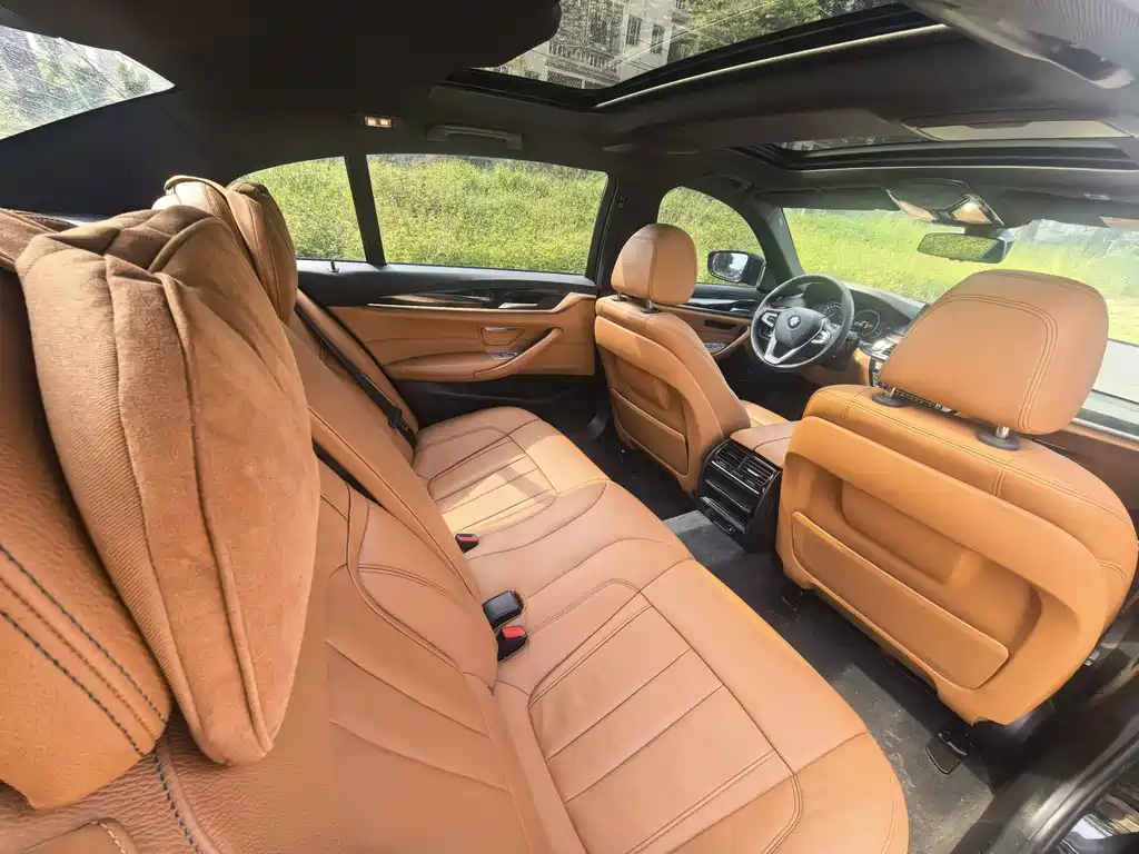 BMW 5 Series 2019 — фото 18