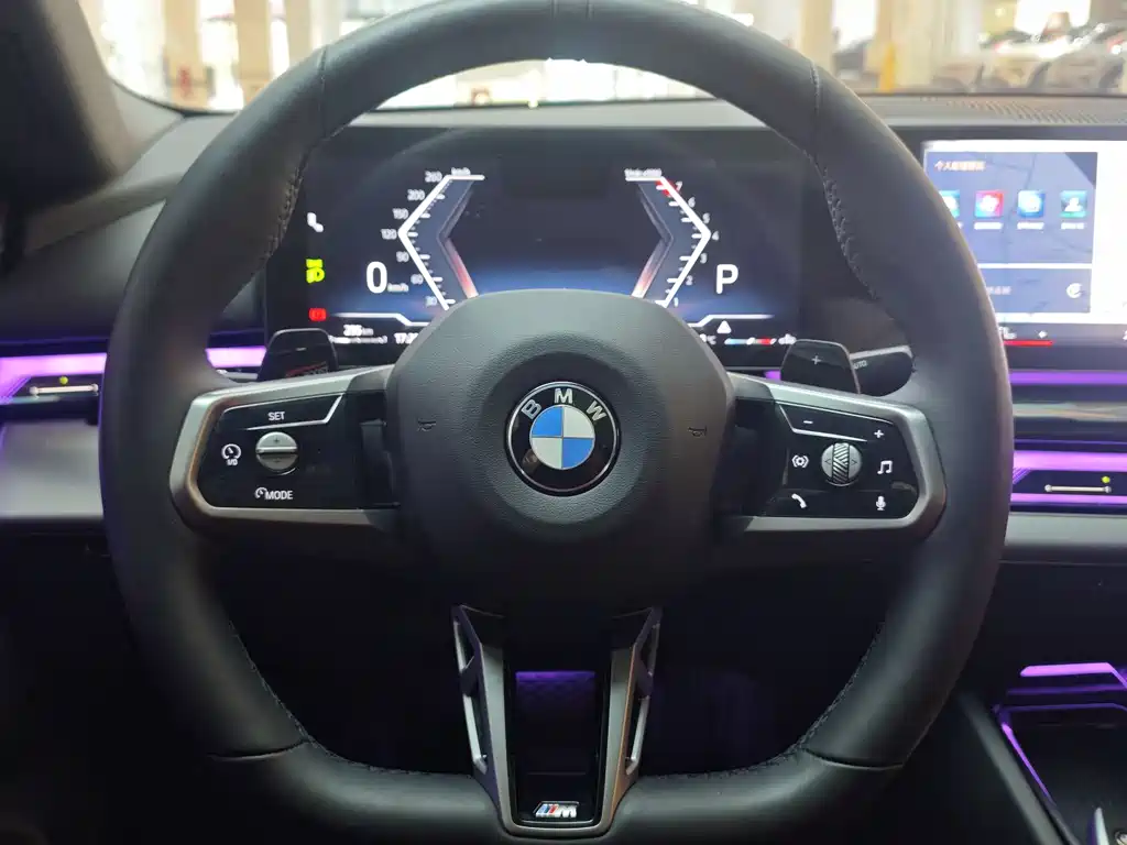 BMW 5 Series 2025 — фото 16