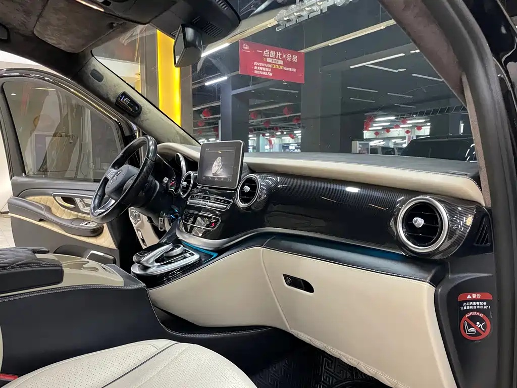 Mercedes-Benz V-Class 2019 — фото 26