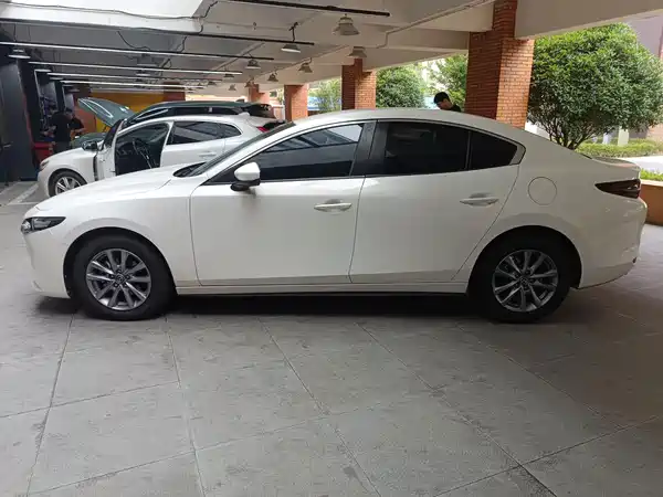Mazda 3 Axela 2022