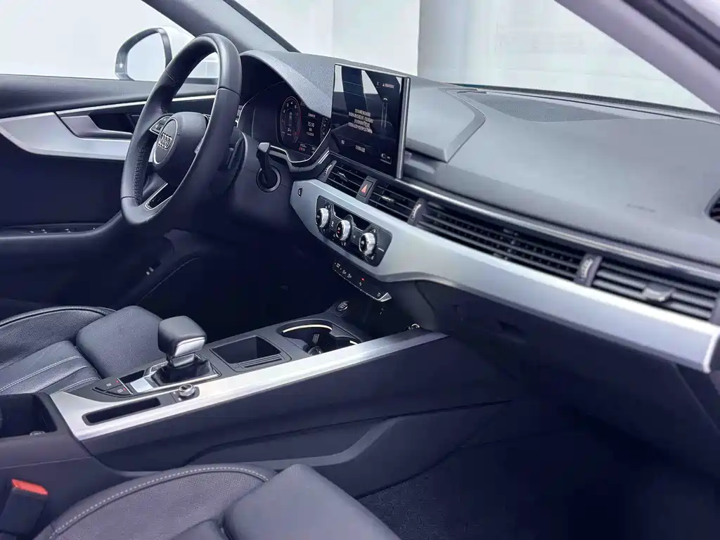 Audi A4L 2023 — фото 12