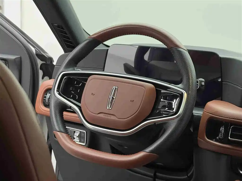 Lincoln Aviator 2024 — фото 11