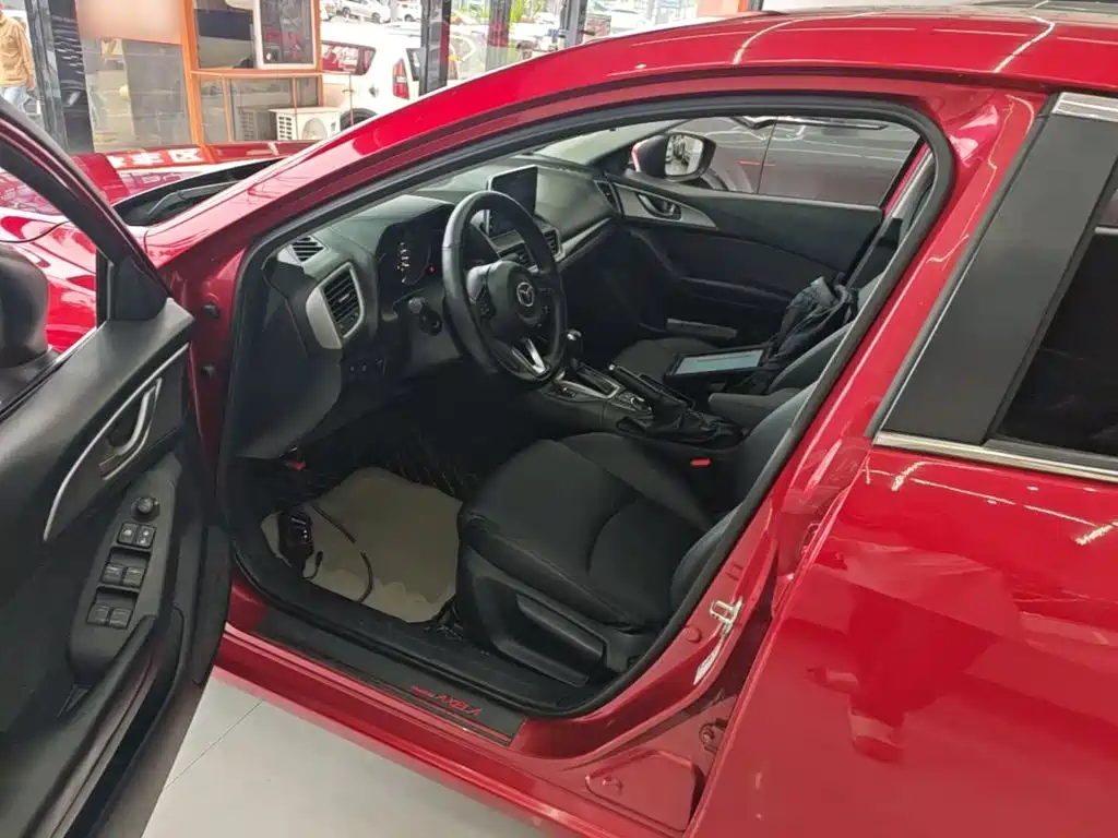 Mazda 3 Axela 2017 — фото 15