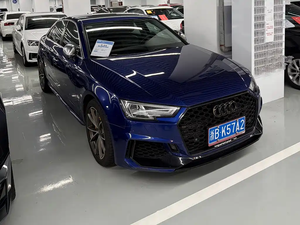 Audi A4L 2018 — фото 1