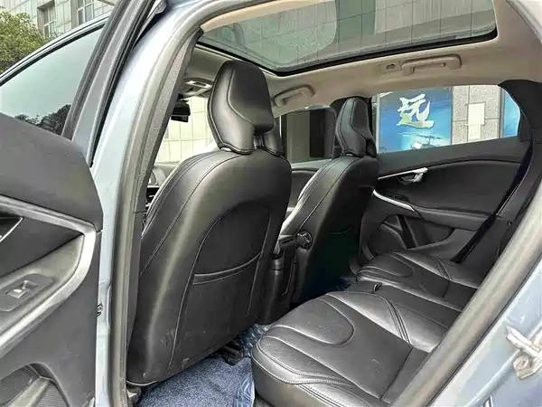 Volvo V40 2019