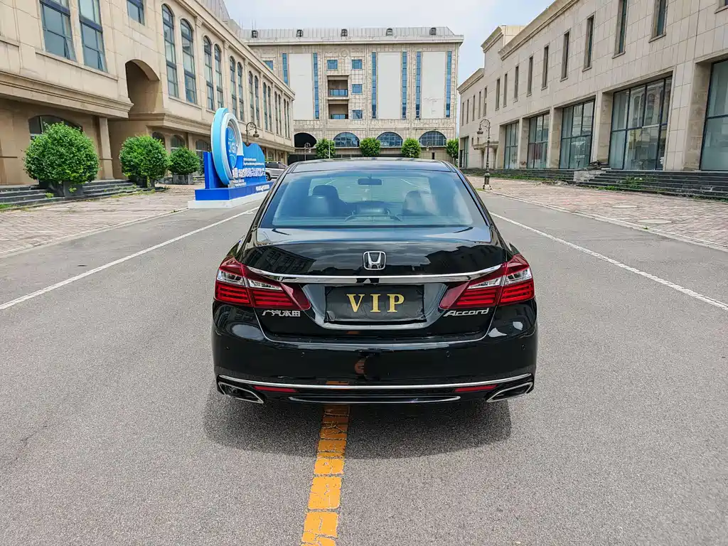 Honda Accord 2015 — фото 15