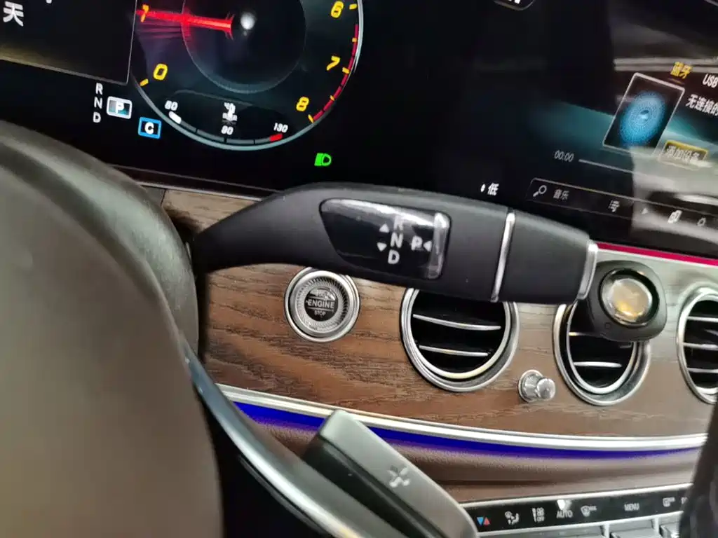Mercedes-Benz E-Class 2023 — фото 14