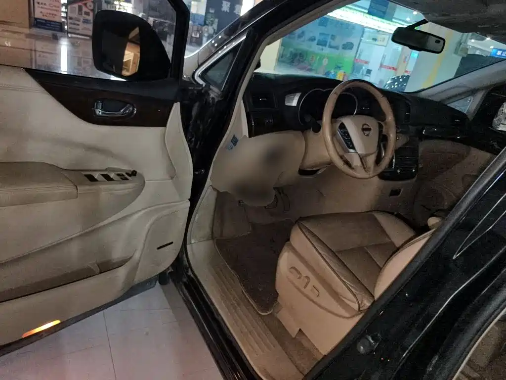 Nissan Quest 2015 — фото 12