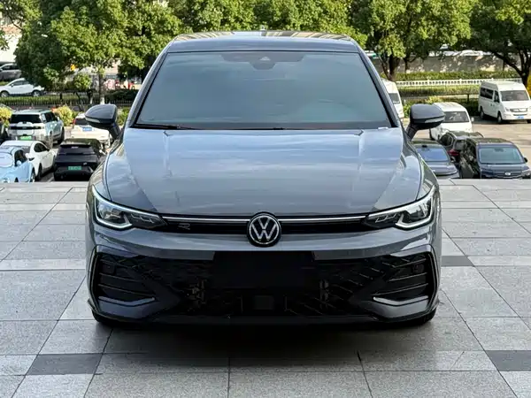 Volkswagen Golf 2025