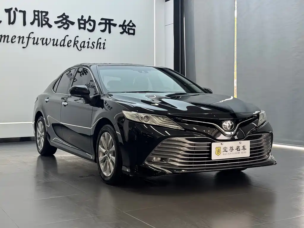 Toyota Camry 2018 — фото 2