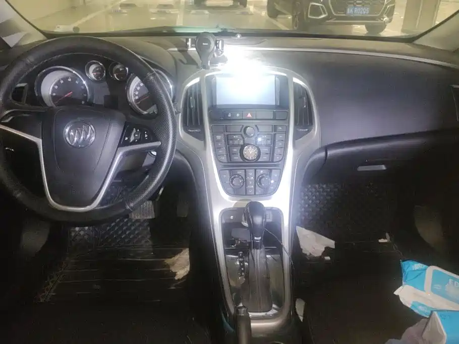 Buick Excelle GT 2015 — фото 12
