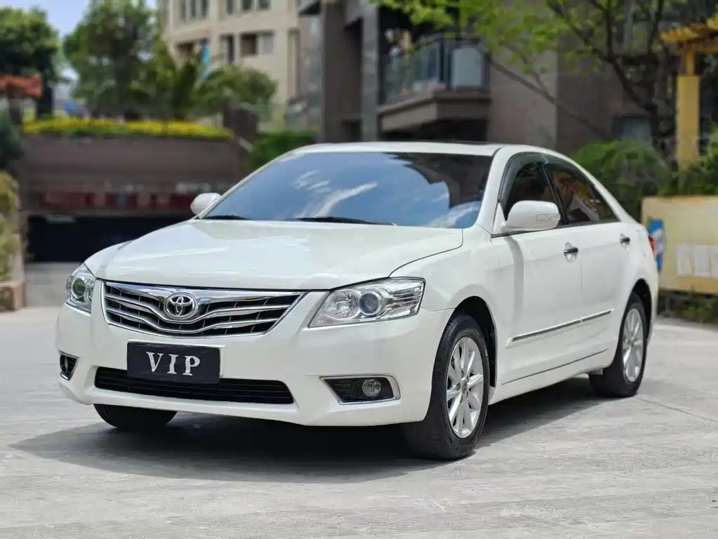 Toyota Camry 2014 — фото 1