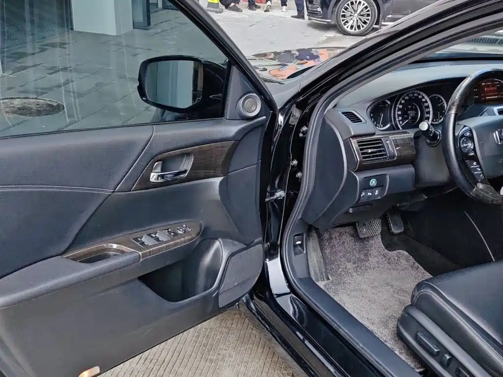 Honda Accord 2015 — фото 8