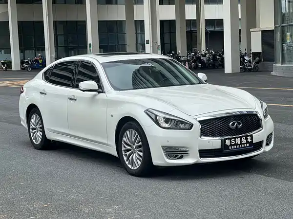 Infiniti Q70 2016