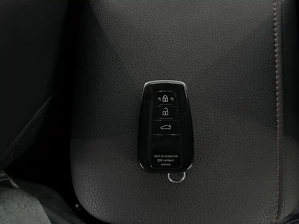 Toyota Camry 2019 — фото 44