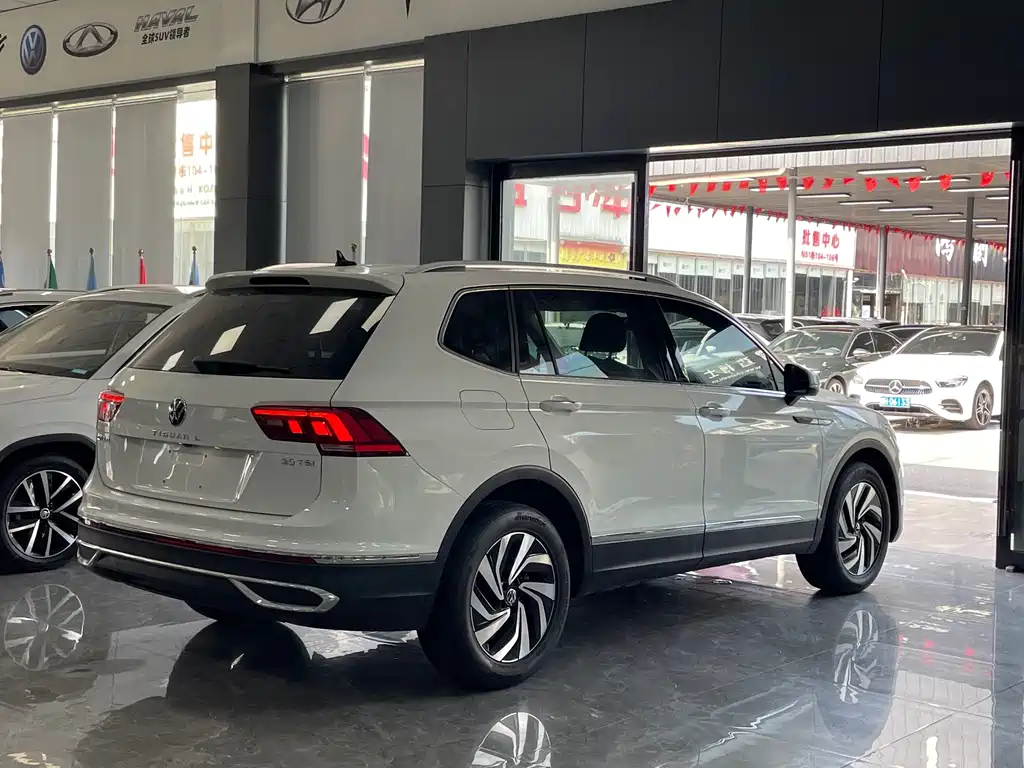 Volkswagen Tiguan L 2022 — фото 17