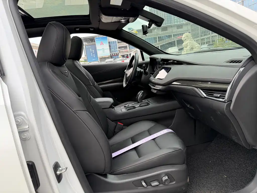 Cadillac XT4 2019 — фото 15