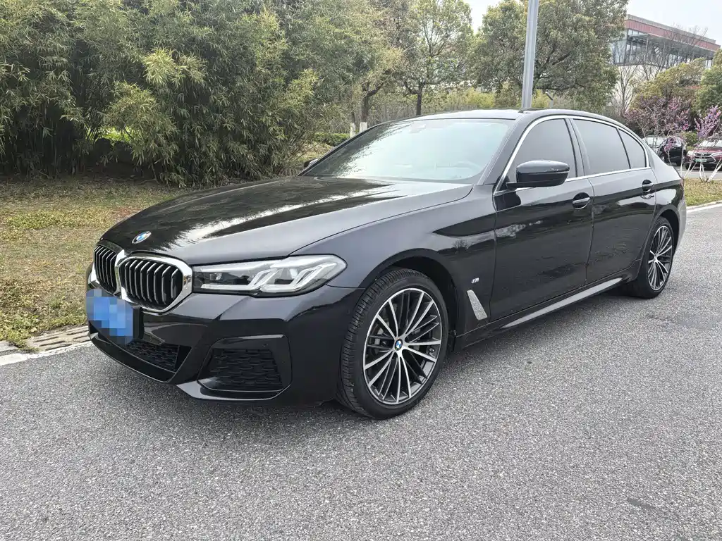 BMW 5 Series 2022 — фото 1