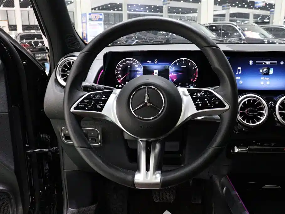 Mercedes-Benz GLB 2024 — фото 13