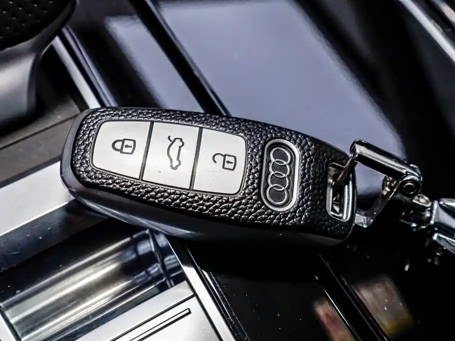 Audi Q8 2020 — фото 21