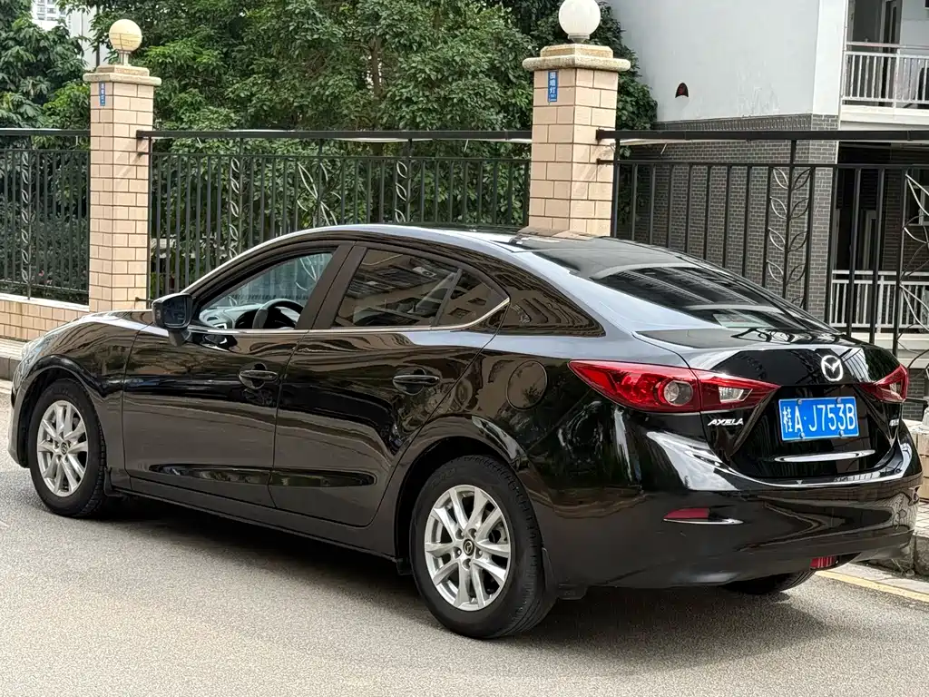 Mazda 3 Axela 2016