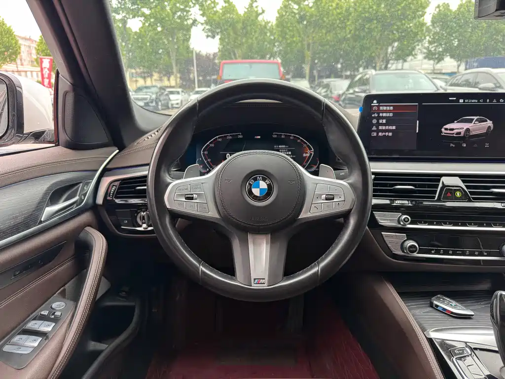 BMW 5 Series 2023 — фото 12
