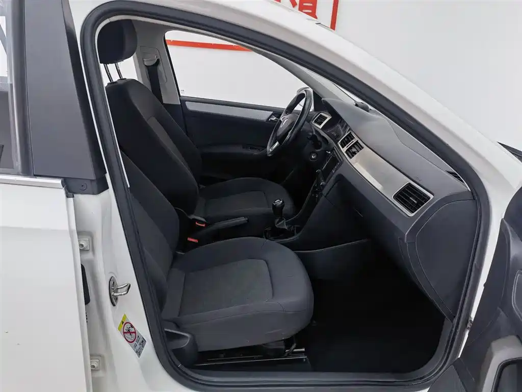 Skoda Rapid Spaceback 2017 — фото 23