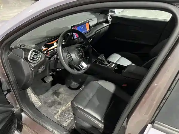 MG MG5 2025