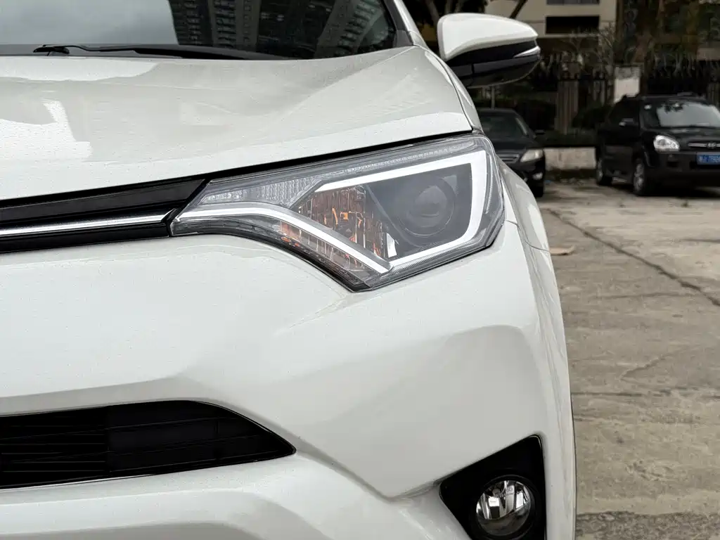 Toyota RAV4 2019 — фото 15