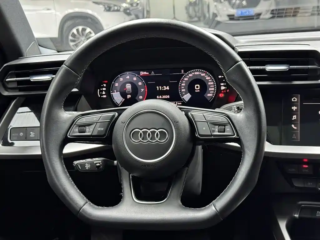 Audi A3 2023 — фото 8