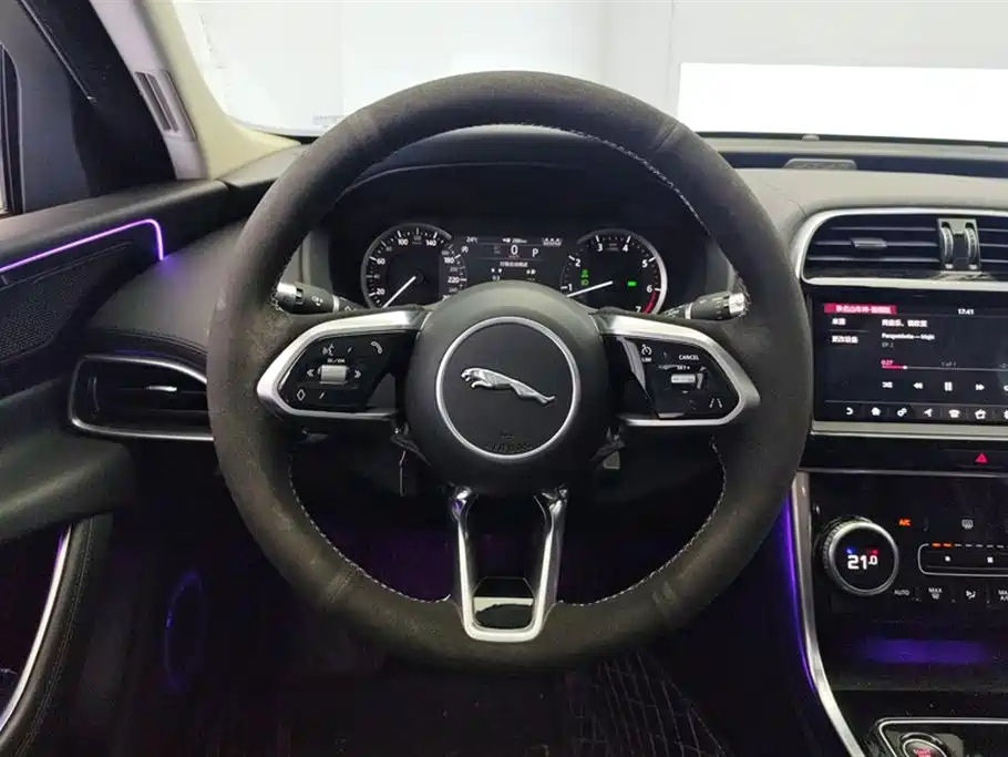 Jaguar XEL 2020 — фото 15